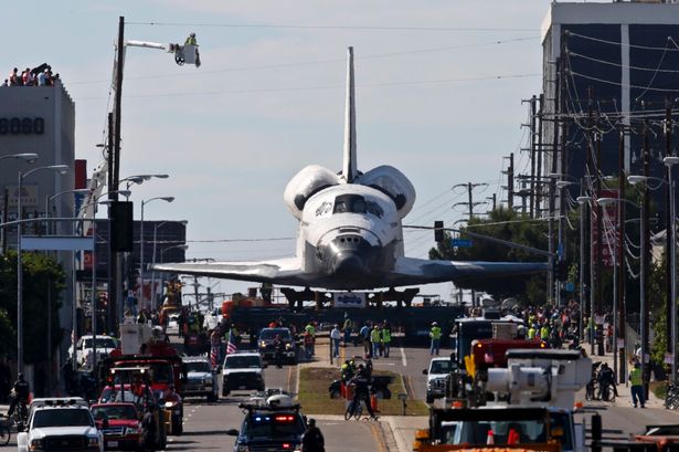 The+Space+Shuttle+Endeavour+in+Los+Angeles