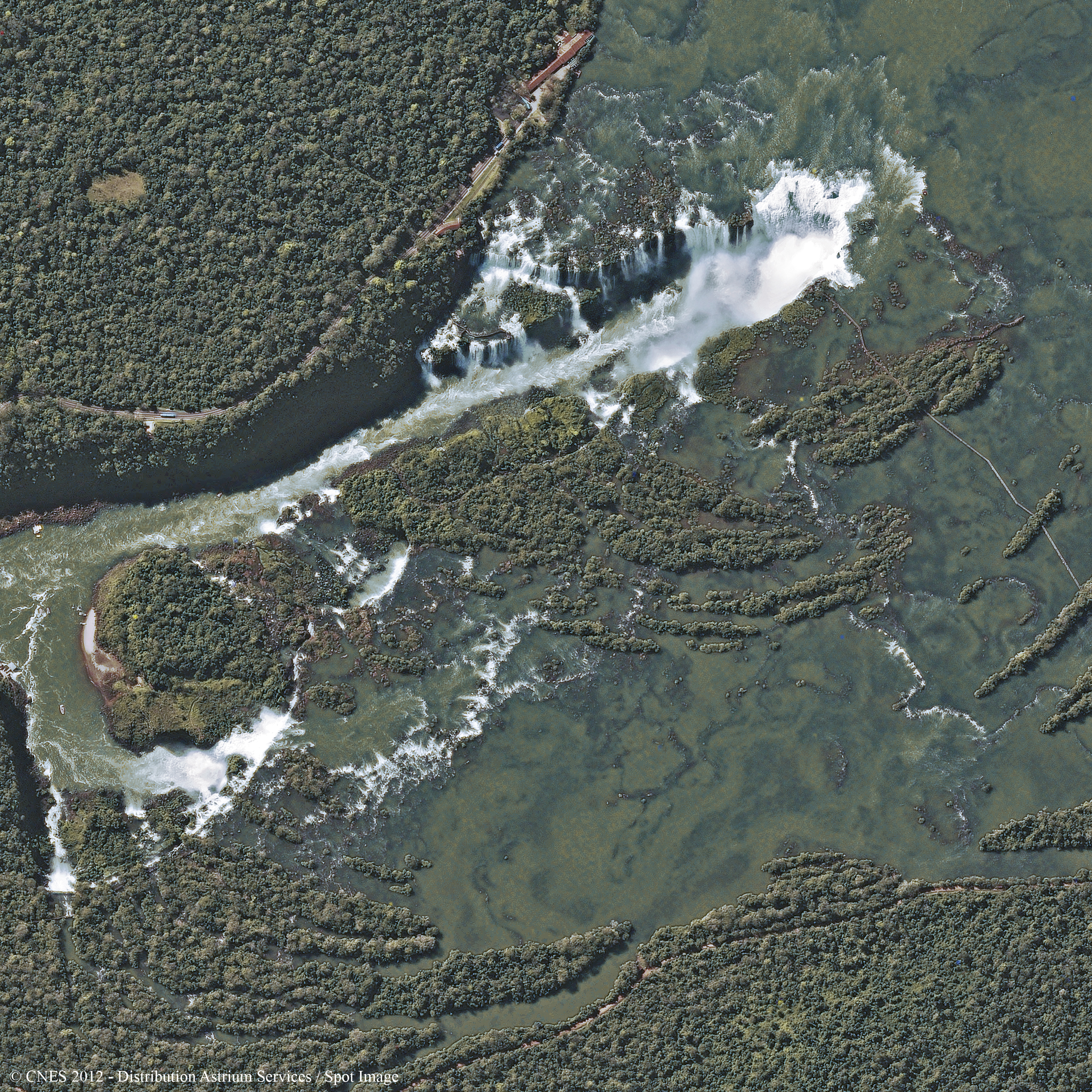 Les chutes d'Iguazu par Pléiades