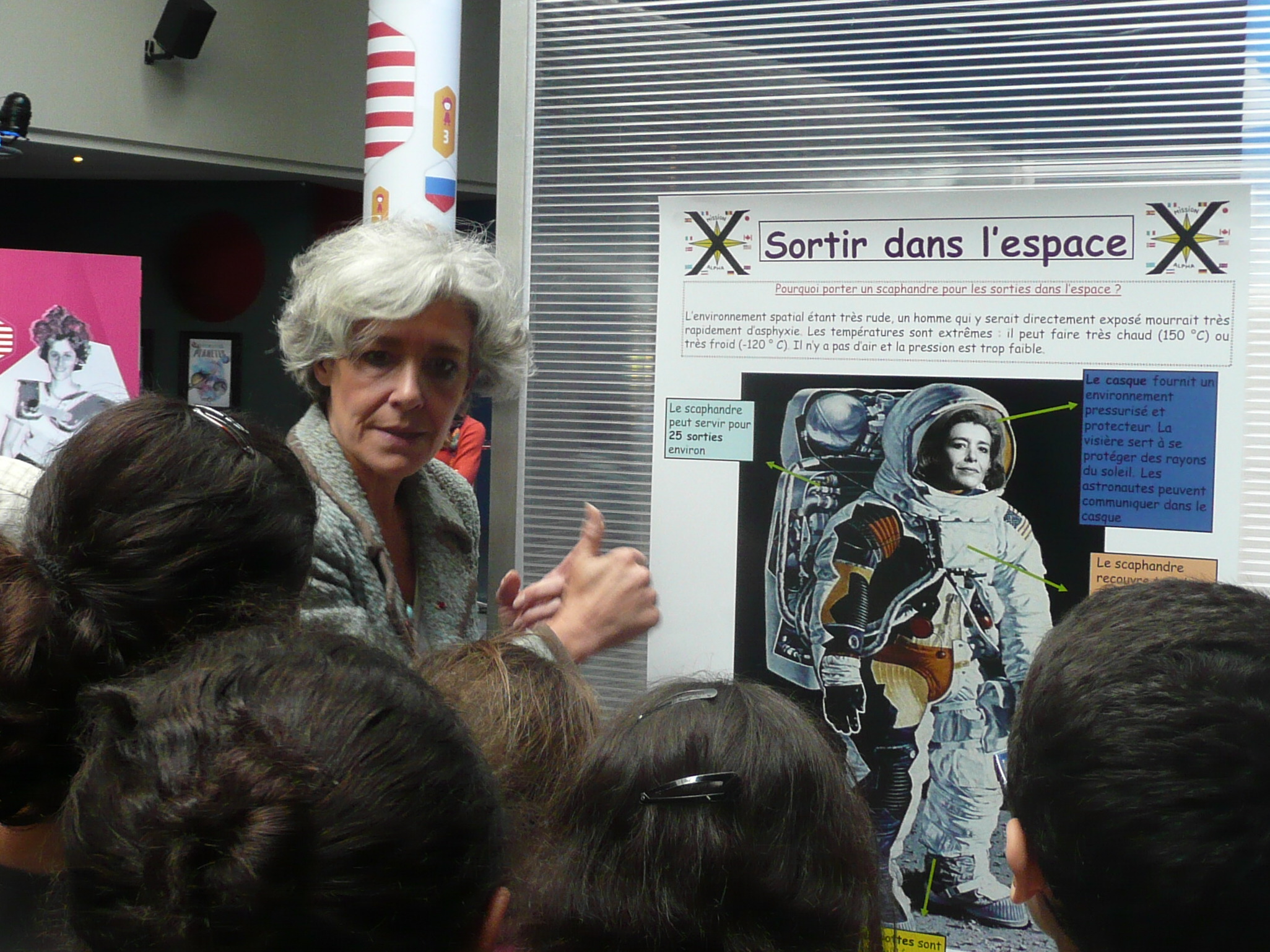 Claudie Haigneré et les enfants (2)