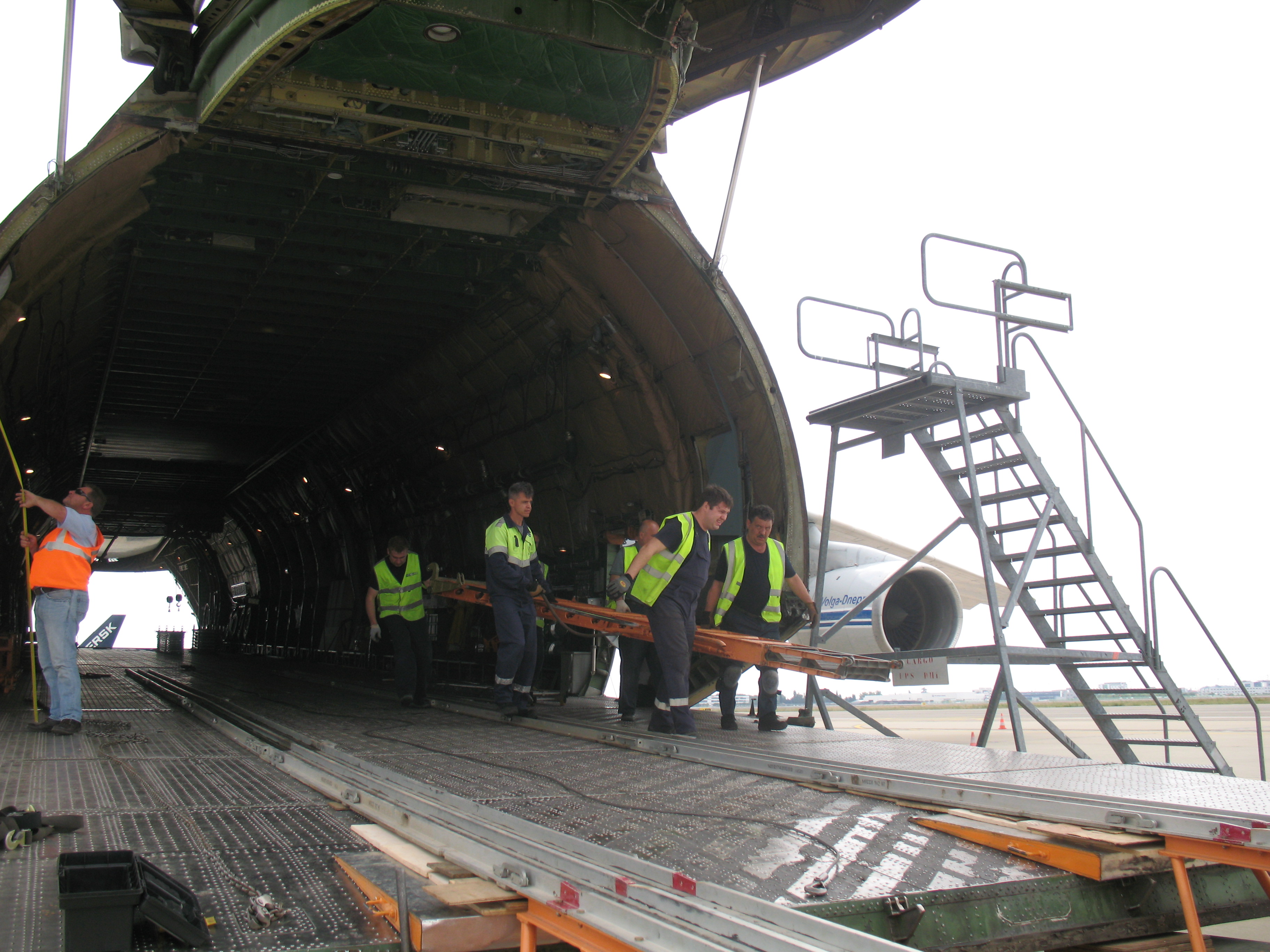 Installation des rampes par l'équipage russe