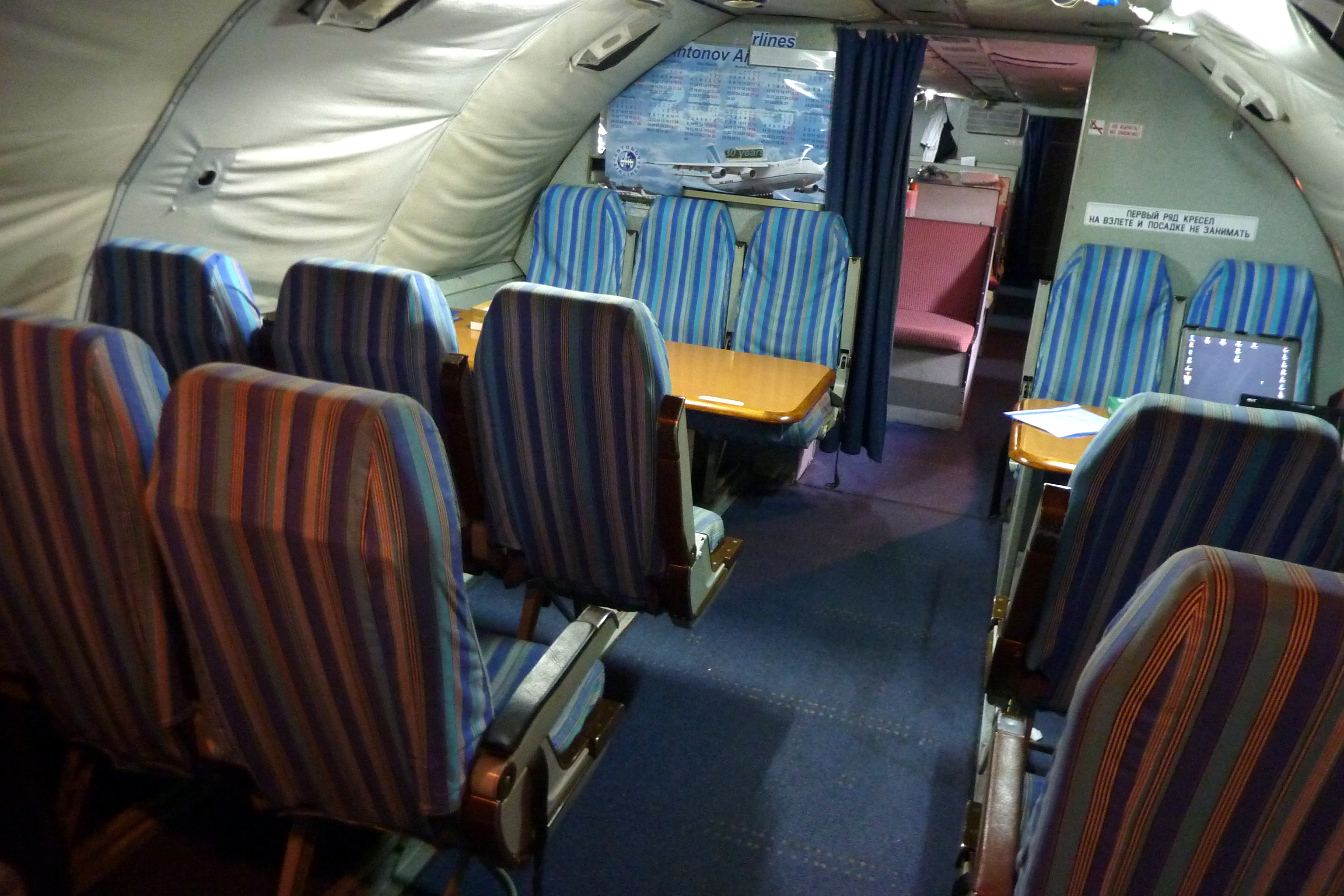 les sièges, surtout pour le décollage et l'atterrisage