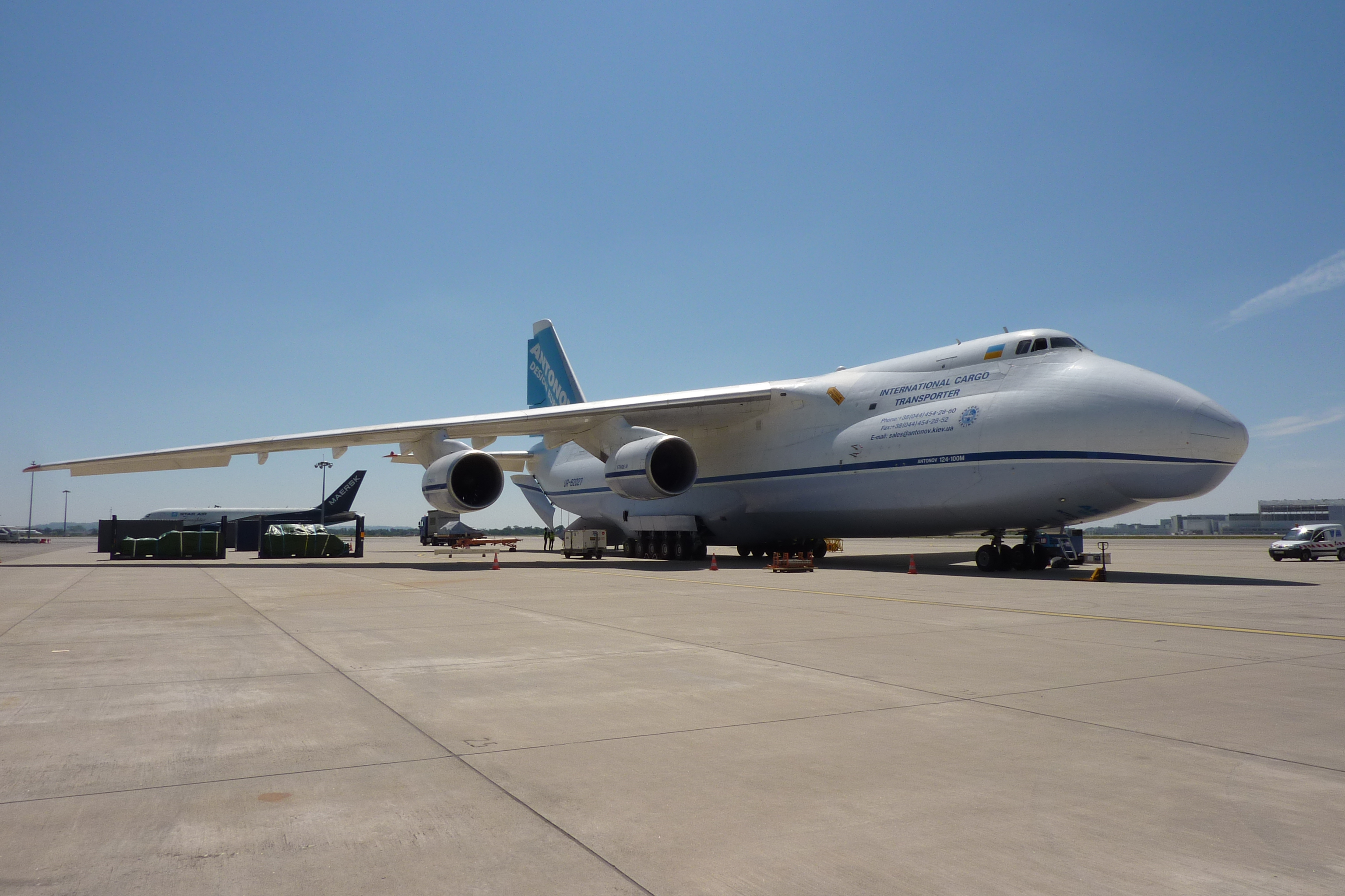 L'Antonov utilisé pour le transport du satellite Gaia de Toulouse à Cayenne (photo personnelle)