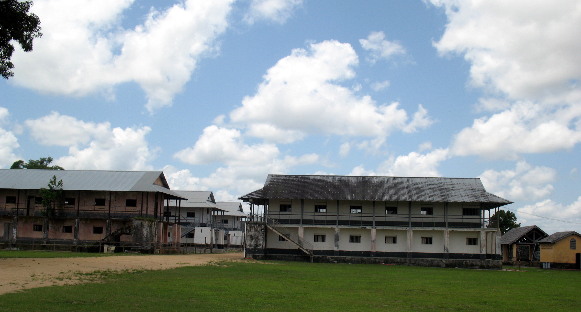 Baraquement au camp de la transportation de Saint Laurent du Maroni