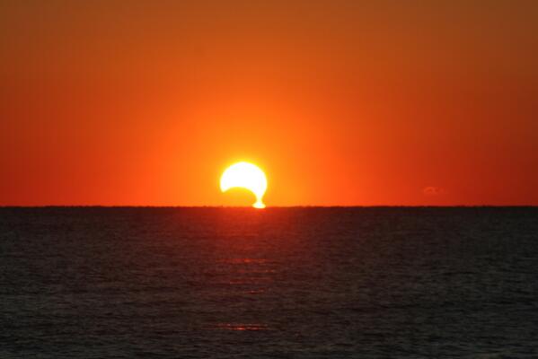 Eclipse partielle vue des Etats Unis par Tony Rice (@rtphokie)