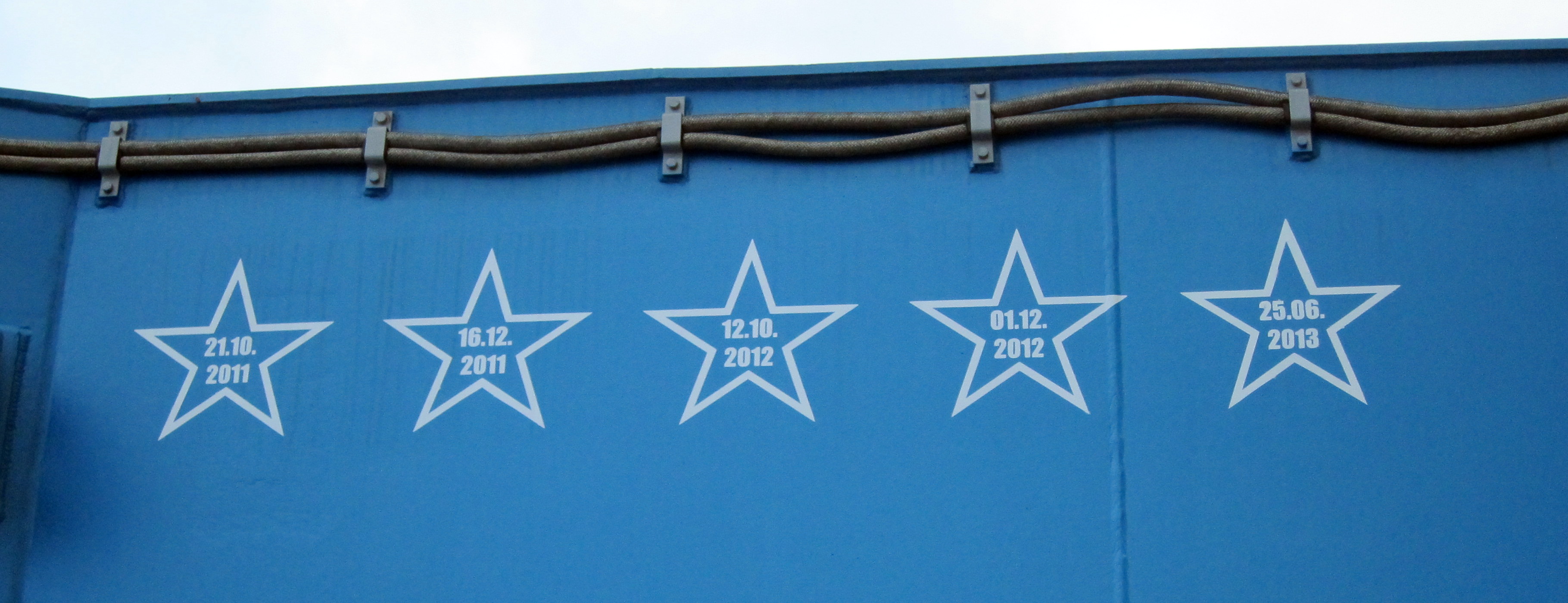 Les tirs précédents de Soyouz à Kourou indiqué sur le chariot de roulage ezt de levage du Soyouz