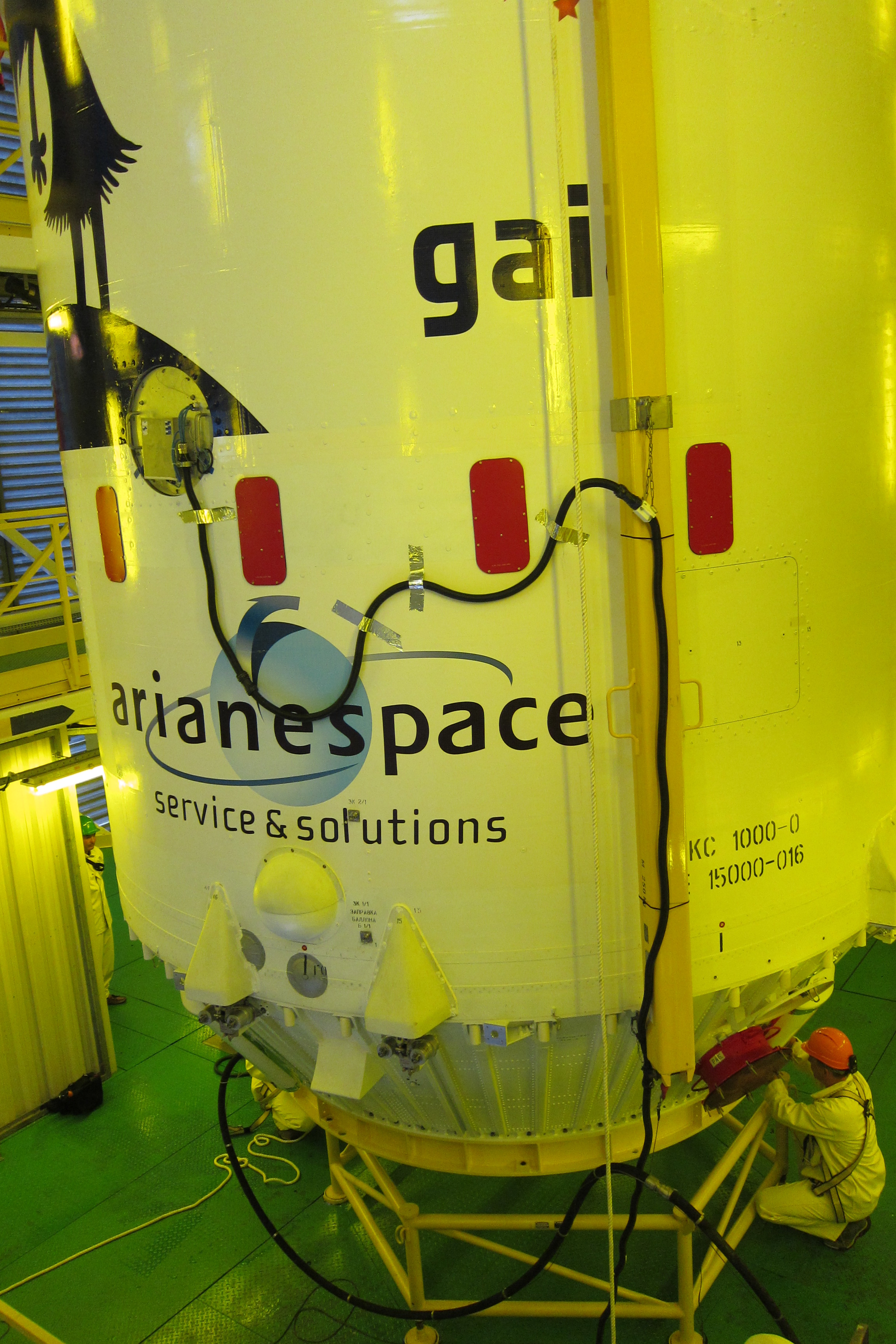 sur le support intermédiaire