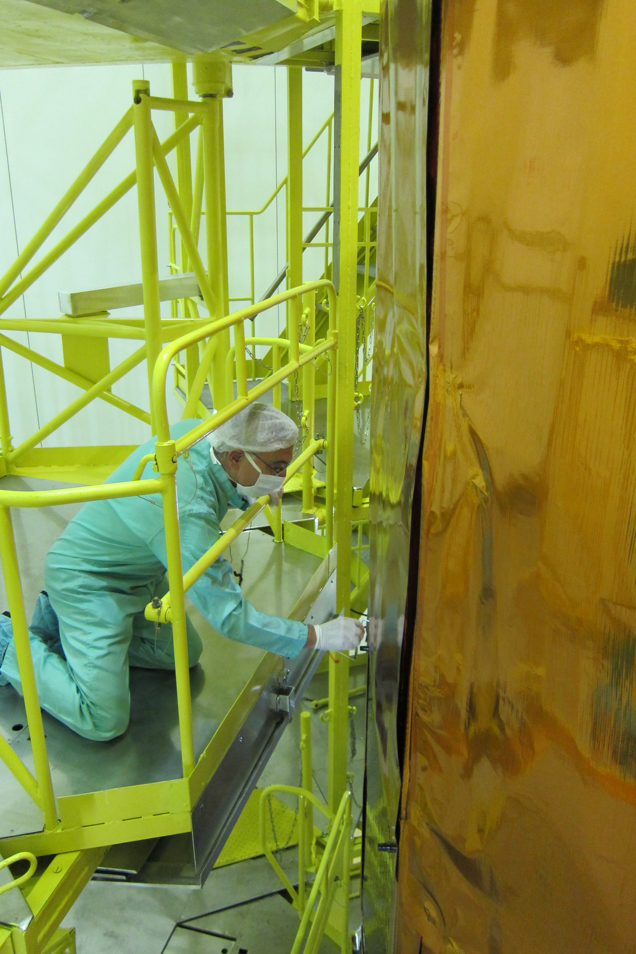 Jullian de SENER en train de faire quelques fintiions sur le pare-soleil