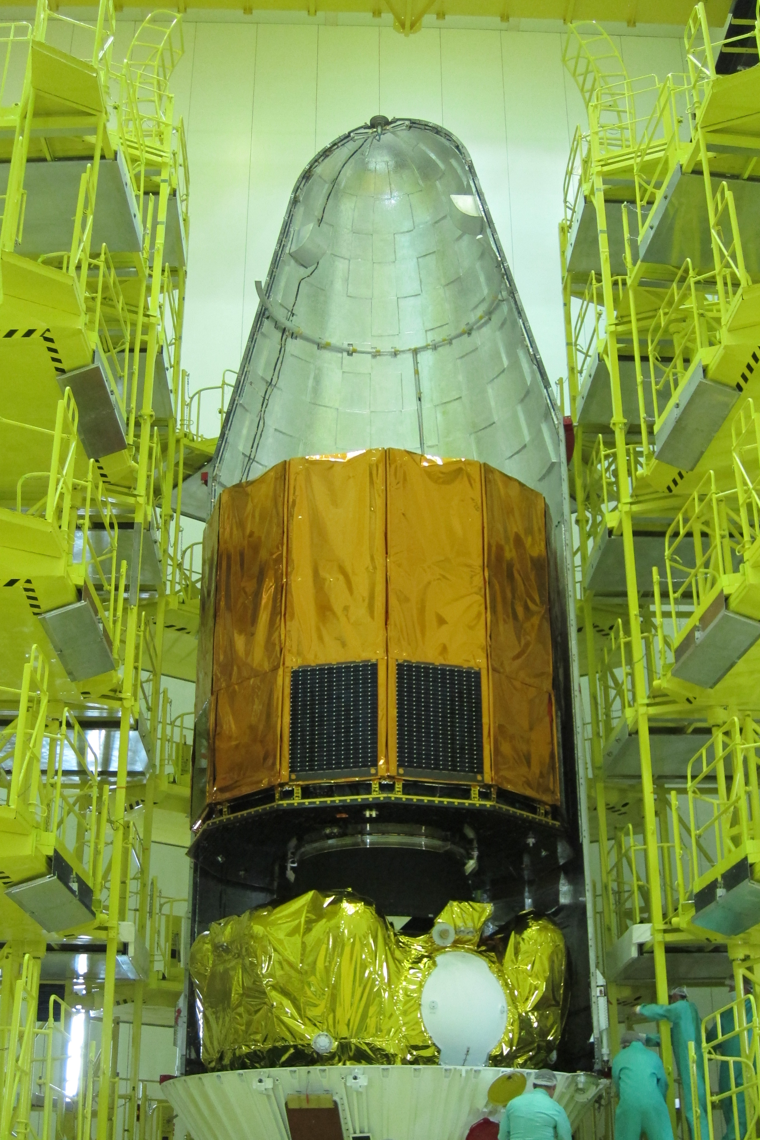 Demie-coiffe installée (source Astrium/Arianespace/ESA)