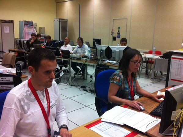 mes collègues d'Astrium aux manettes du satellite