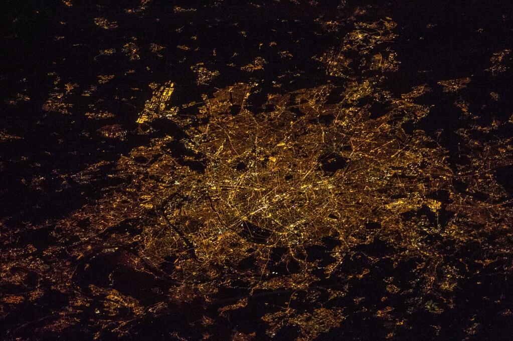 Paris, la nuit depuis l'ISS, 11/12/13 (600-mm)
