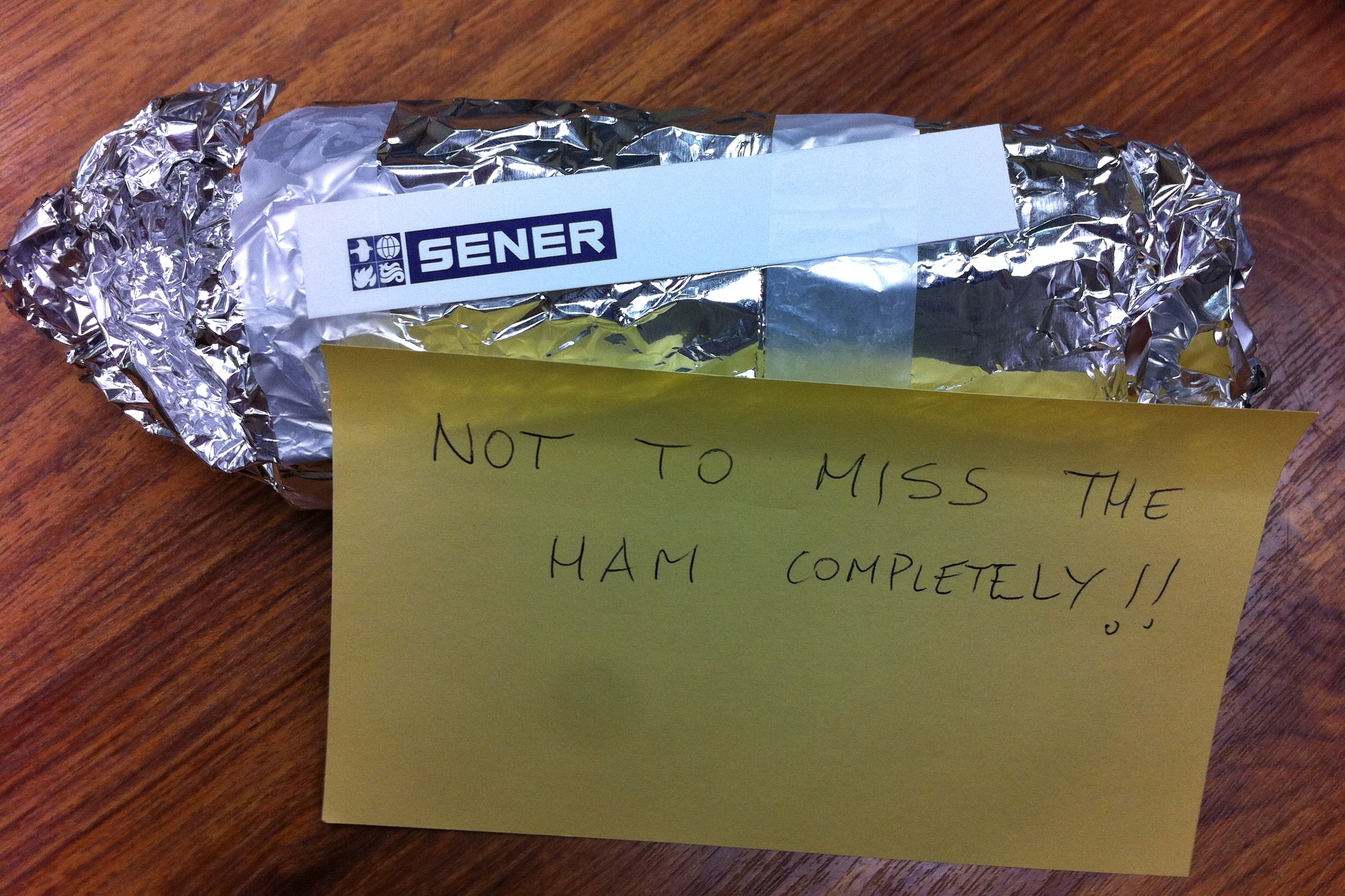 Repartant à Toulouse, je ne pouvais pas profiter du jambon espagnol offert par l'équipe SENER. Enfin presque, j'avais droit à un petit sandwich !