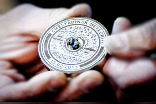 Médaille d'or des JO de Sochi avec un fragment de météorite (source : collectSPACE.com)