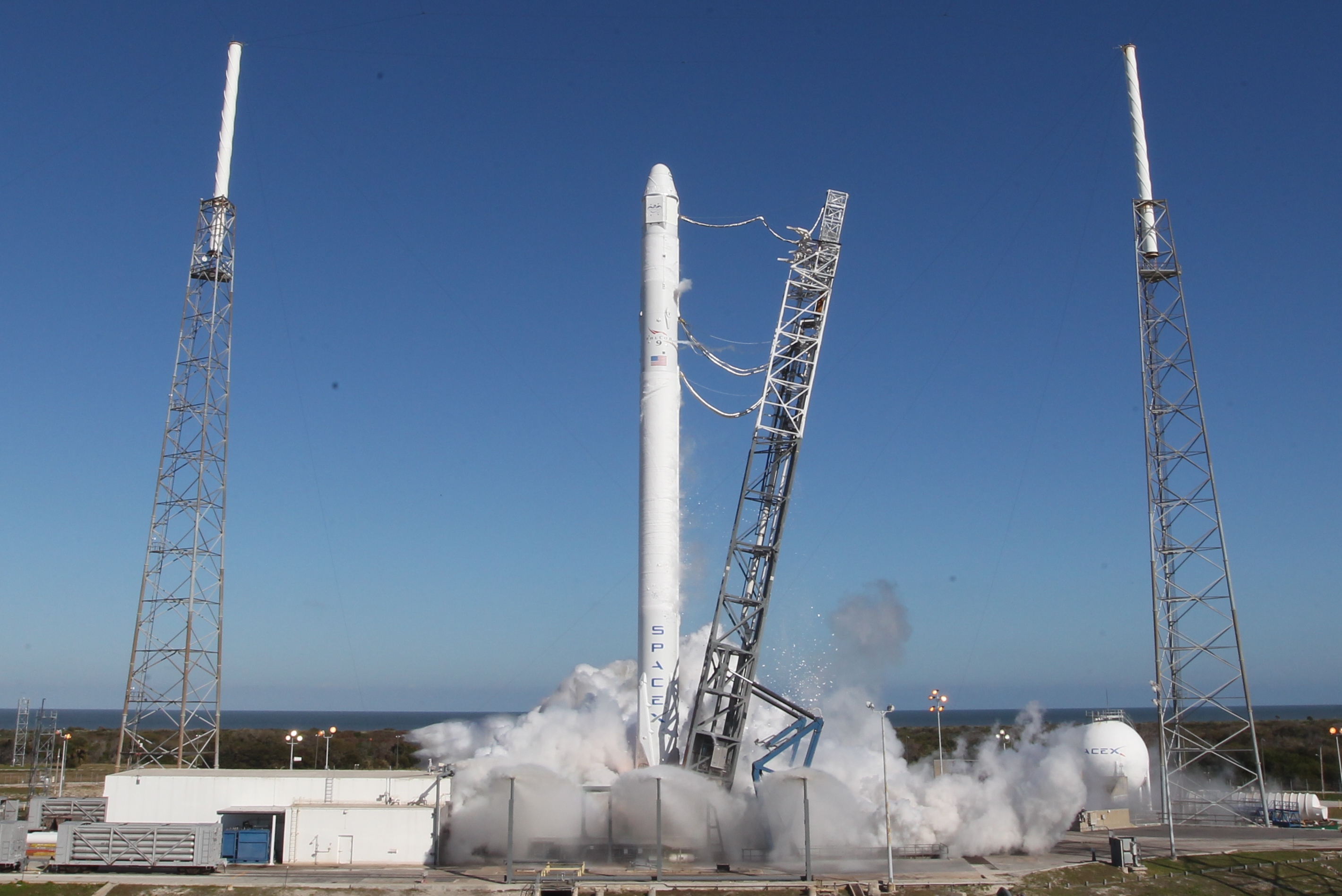 Le lanceur Falcon 9 lors du test statique du 8 mars (source Space X)