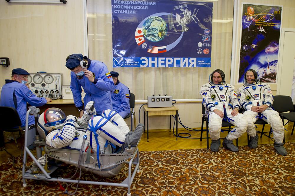 Dernières vérifications des combinaisons pour l'expédition 39 (source @ShuttleAlmanac)