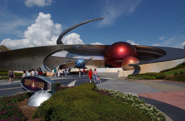 Entrée de l'attraction "Mission Space" (source wdwnews.com)