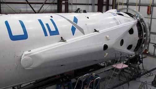 La Falcon 9 équipée de ses "jambes" (source SpaceX - Elon Musk)