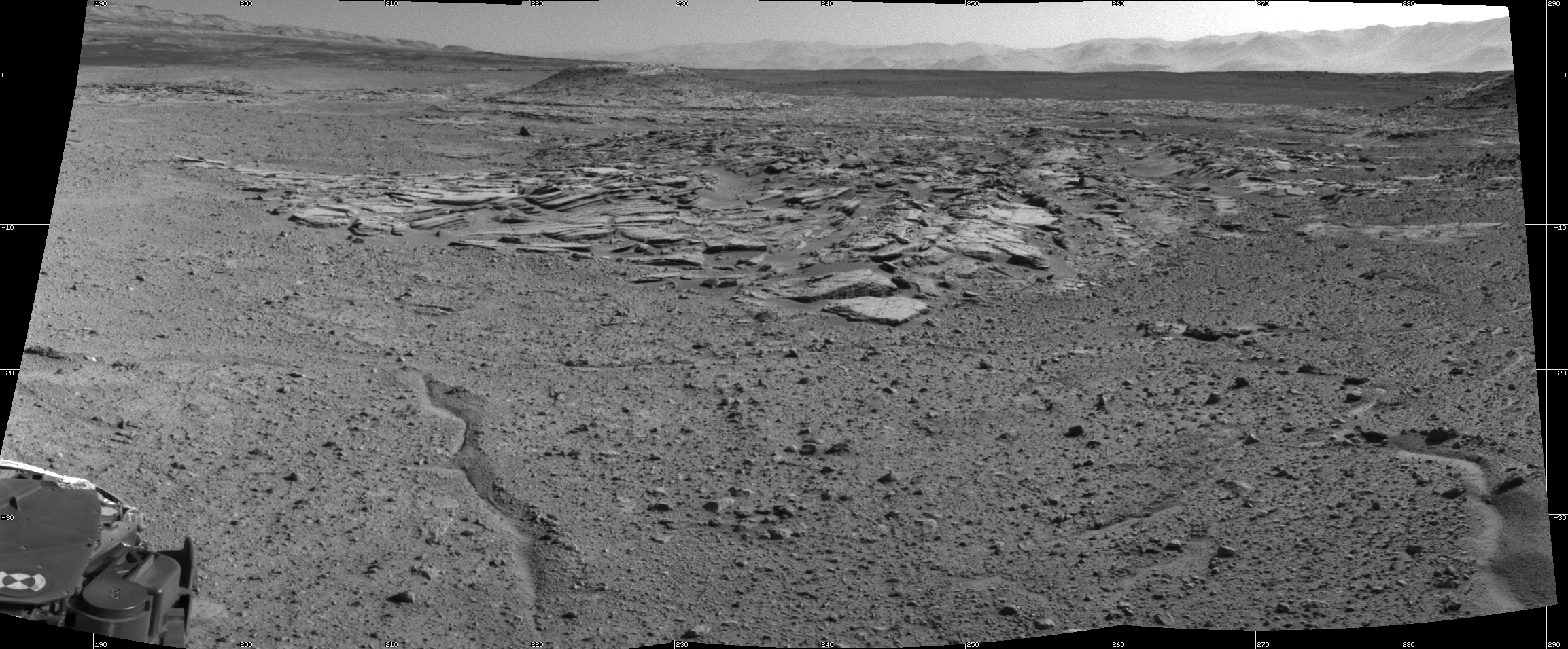 Photo prise par Curiosity dans la zone "Kimberley" peu après son arrivée le 2 Avril 2014. Le site offre une diversité de types de roches (Crédit image: NASA / JPL-Caltech)
