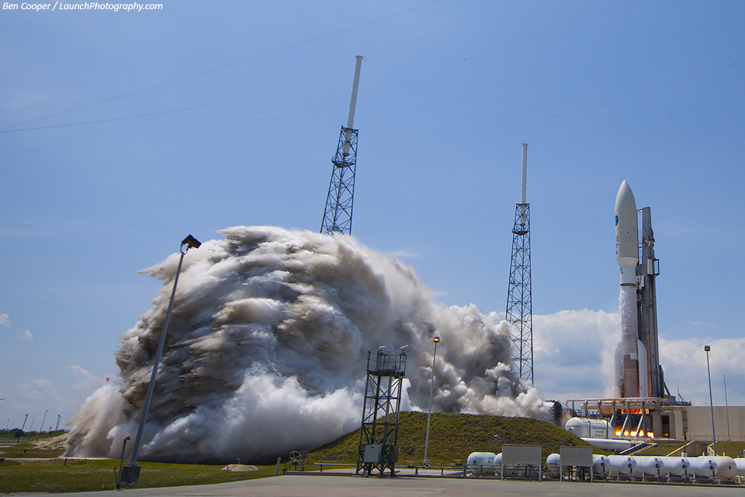 Décollage de la fusée Atlas 5 avec NROL-67 à son bord (photo de Ben Cooper)