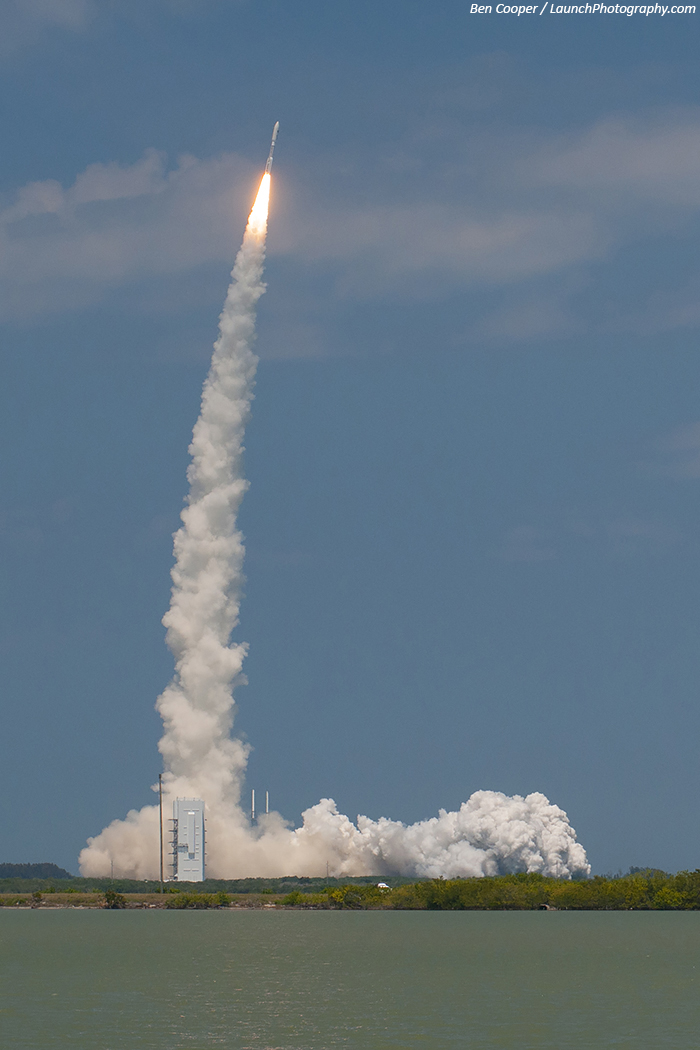 Décollage de la fusée Atlas 5 avec NROL-67 à son bord (photo de Ben Cooper)