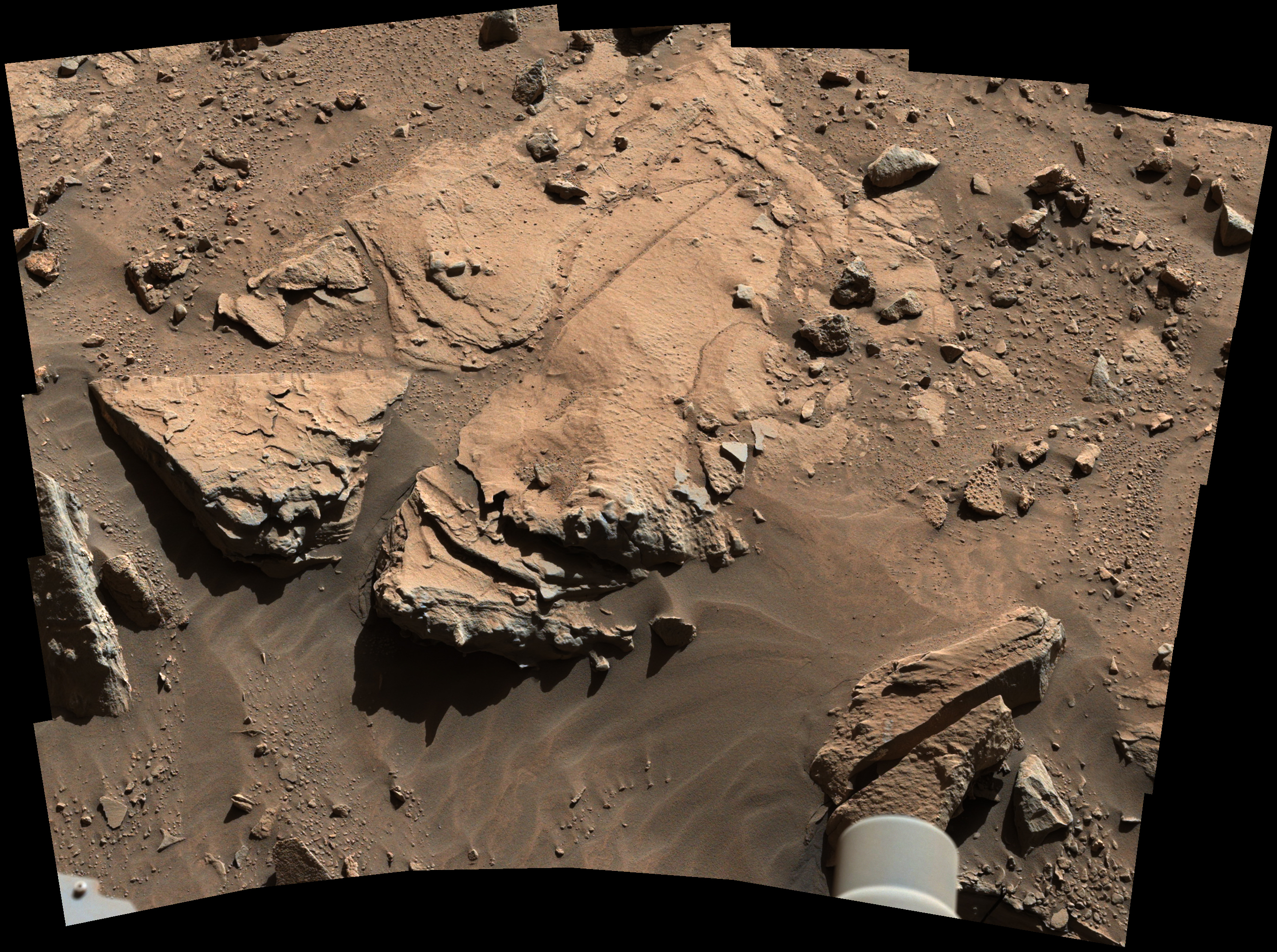 Photo composite  de la caméra Mastcam de Curiosity prise au 609 SOL (ou  23 avril 2014)  de la roche Windjana (source NASA / JPL-Caltech / MSSS)