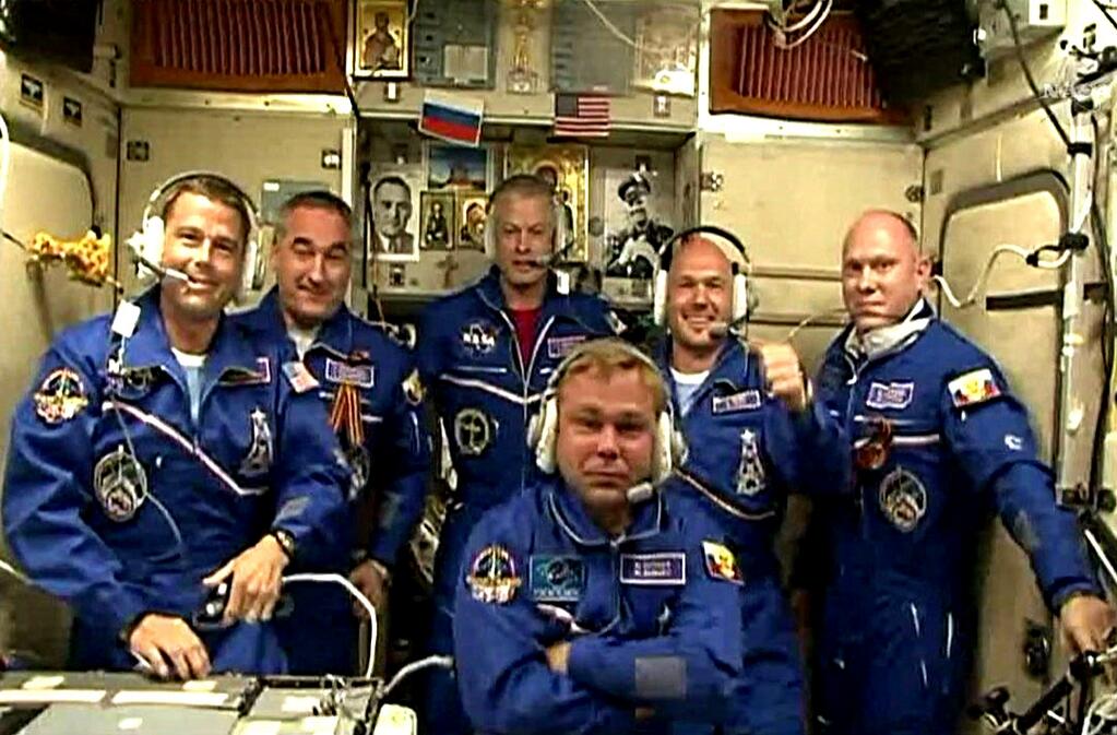 L'équipage au complet à bord de l'ISS (source NASA TV)