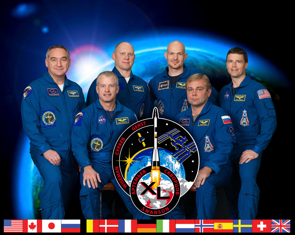 Les six membres de l'équipage Expedition 40. De gauche à droite : le cosmonaute Alexandre Skvortsov de Roscosmos, l'astronaute de la NASA Steve Swanson et le cosmonaute Oleg Artemiev ; Alexander Gerst astronaute de l'ESA, le cosmonaute Maxim Suraev et l'astronaute de la NASA Reid Wiseman. (Crédit photo: NASA)