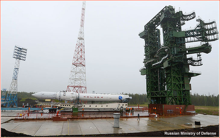 Roulage de la fusée Angara sur la pas de tir de Plesetsk le 25 juin 2014. (source Ministère de la Défense russe)