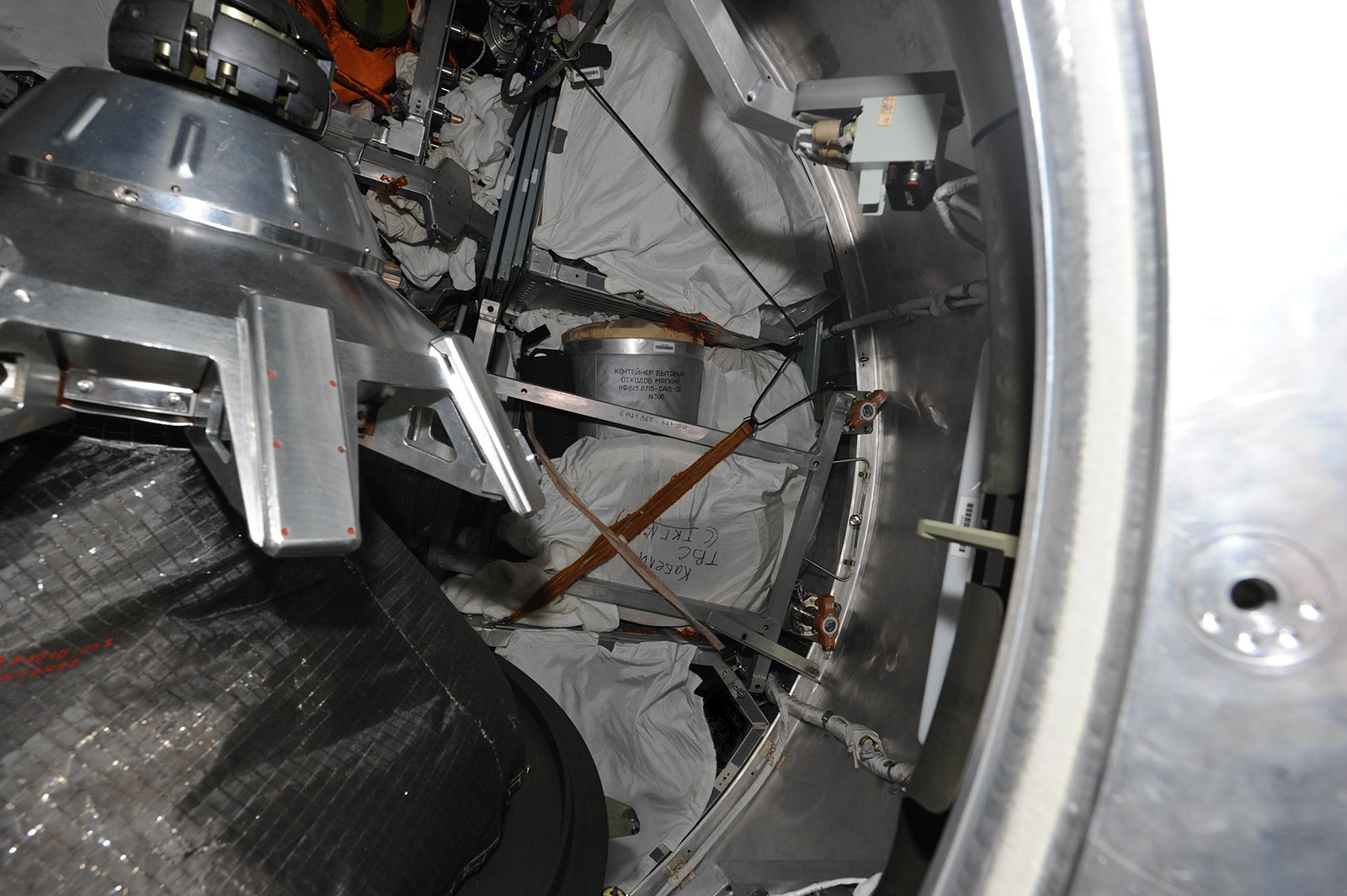 Déchets empaquetés dans le cargo Progress (source blog d'Oleg Artemyev)