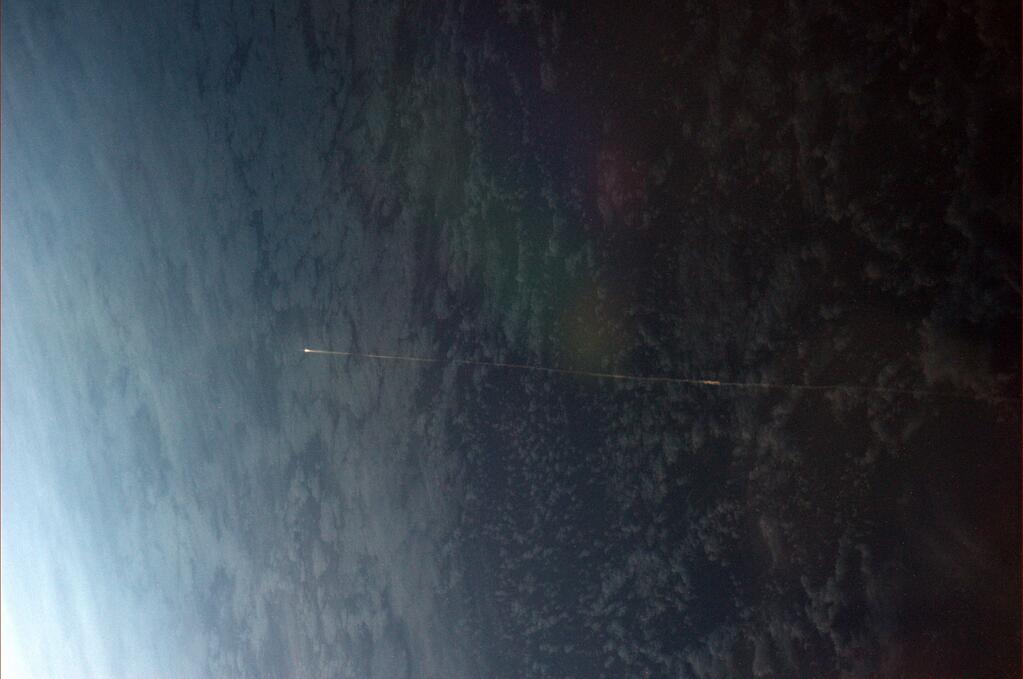 Rentrée du cargo TMA 13 dans l'atmosphère (photo d'Alexander Gerst)