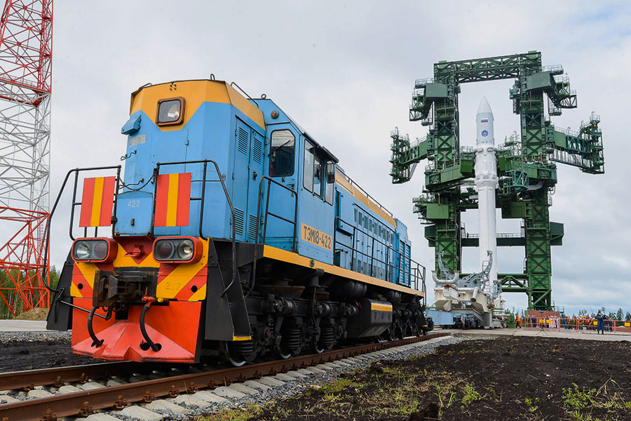 Le lanceur Angara-1.2PP peu de temps après son érection sur le pas de tir dédié à Plesetsk le 25 juin 2014 (source Ministère de la Défense russe)