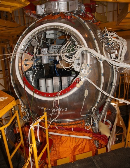 L'intérieur de la capsule préssurisée de FOTON-M4  (source Roscosmos)