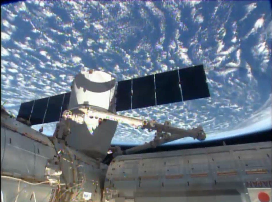 Accostage terminé du cargo Dragon Spx4 (source NASA TV)