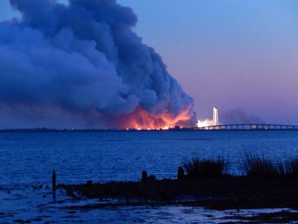 Le pas de tir de Wallops après l'explosion d'Antares le 28/10/14 (Photo via @EddieInTheYard)