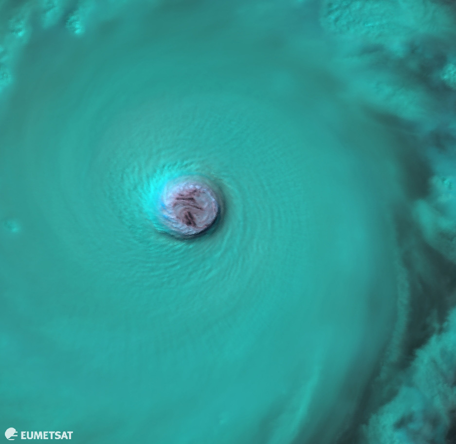 Image du satellite Metop-B de l'oeil du typhon Vongfong le 8 Octobre 00h30 UTC, voyageant à travers le Pacifique vers le Japon (crédit Eumetsat)