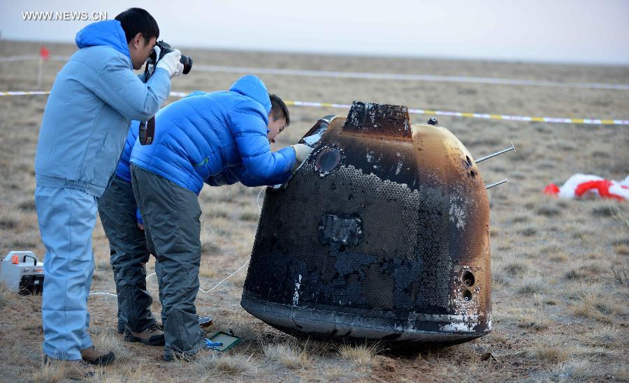 Retour de la capsule de test d'exploration lunaire de la Chine "Xiaofei" le 31/10/14 (source Xinhua / Ju Huanzong)