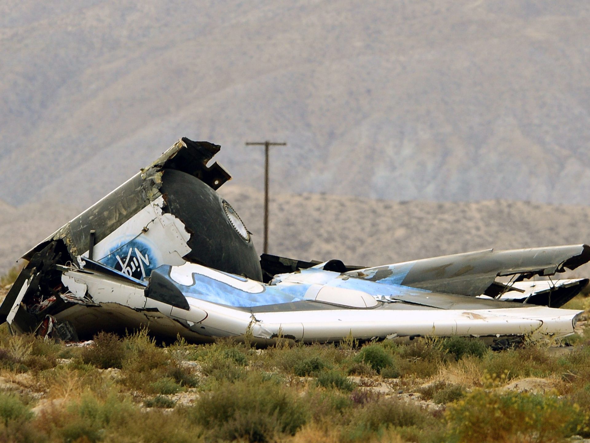 Débris du SpaceShipTwo dans le désert de Mojave (Photo: Michael Nelson, European Pressphoto Agency)