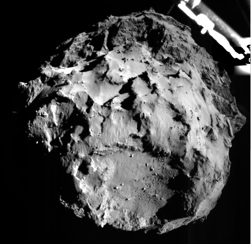 L'image montre la comète 67P / CG acquise par l'instrument Rolis sur l'atterrisseur Philae pendant la descente sur le 12 novembre 2014 14:38:41 UT à une distance d'environ 3 km de la surface. Le site d'atterrissage est imagée avec une résolution d'environ 3 m par pixel. (©4ESA / Rosetta / Philae / Rolis / DLR)