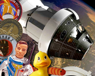 Collection d'objets de culture pop, des illustrations et des objets historiques ont été emballés à bord de la sonde Orion de la NASA pour son premier vol d'essai. (source CollectSPACE)