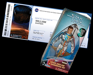 La figurine du Capitaine Kirk et la carete d'enregistrement de William Shatner (source CollectSPACE)