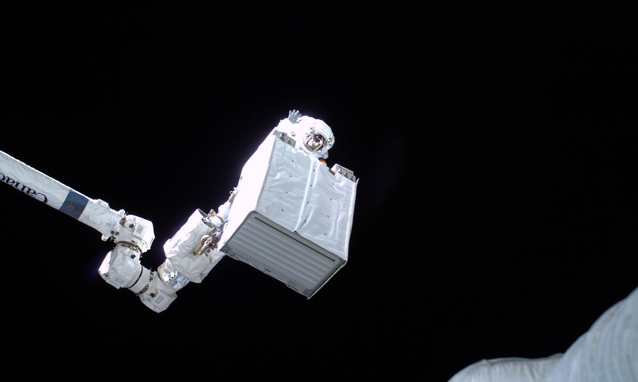 Alexander Gerst lors de l'EVA 27 (Credits: ESA/NASA)