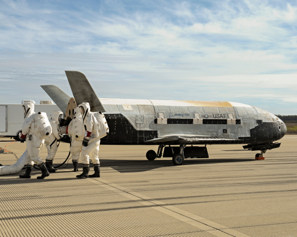 Atterrissage de la 3e mission de l' X-37B en octobre 2014 (Crédit: Boeing)