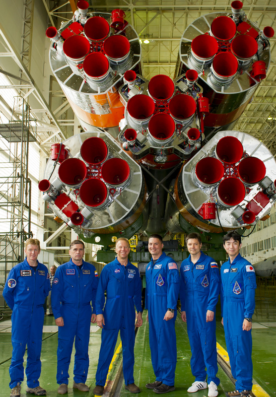 L'Expedition 44 et l'équipe de remplacement : (de gauche à droite) : Tim Peake, Yuri Malenchenko, Tim Kopra, Kjell Lindgren, Oleg Kononenko et Kimiya Yui (Photo: Gagarin Cosmonaut Training Center)