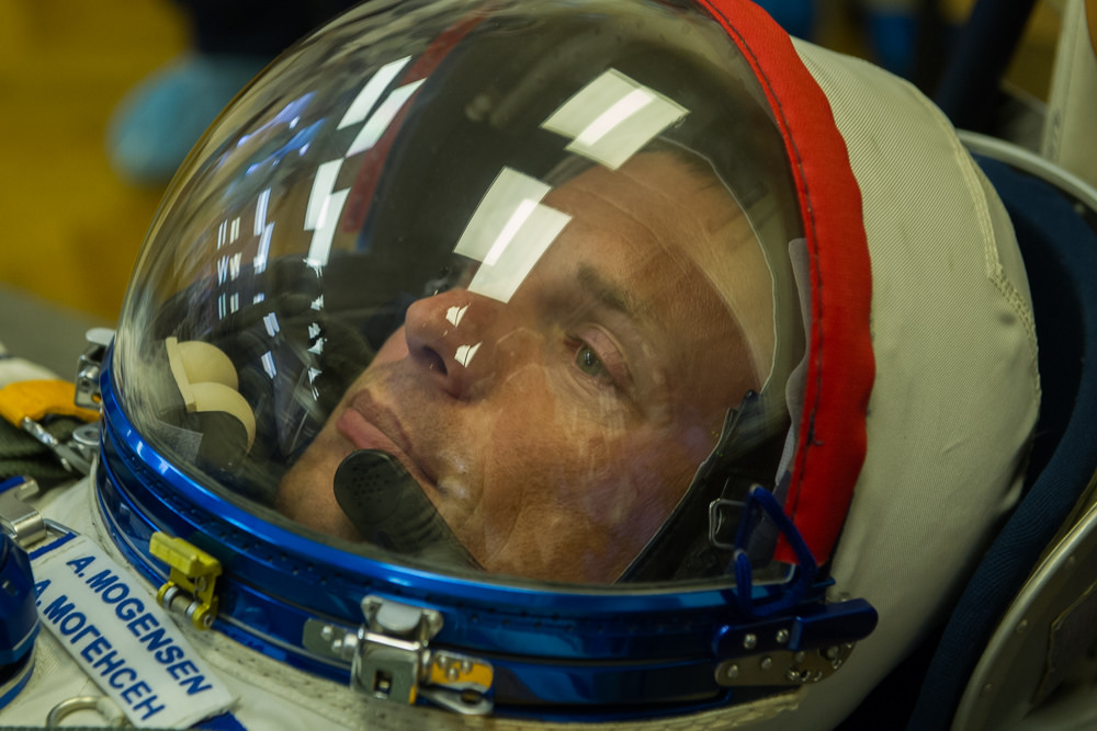 Andreas Mogensen en entrainement en combinaison de lancement (Credit ESA)