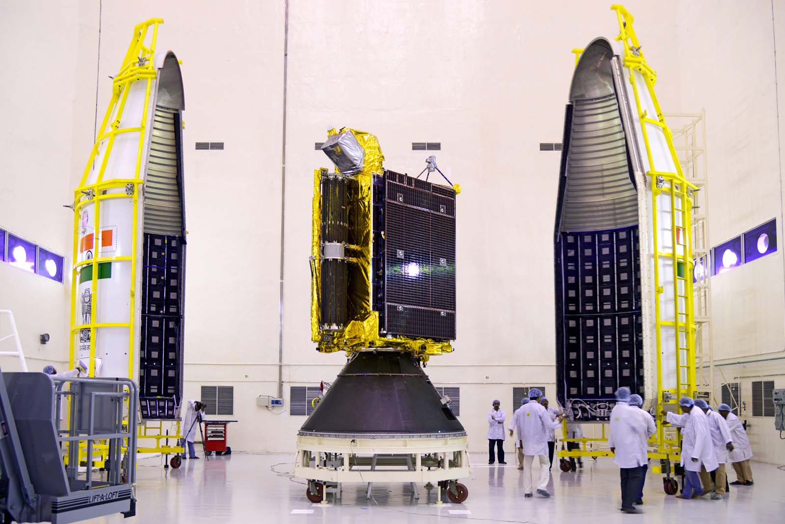 Le satellite GSAT -6 avant mise sous coiffe (credit ISRO)
