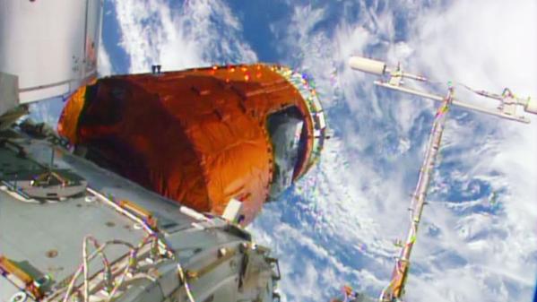 Le cargo HTV 5 fixé à l'ISS le 24/08/15 (source NASA TV)