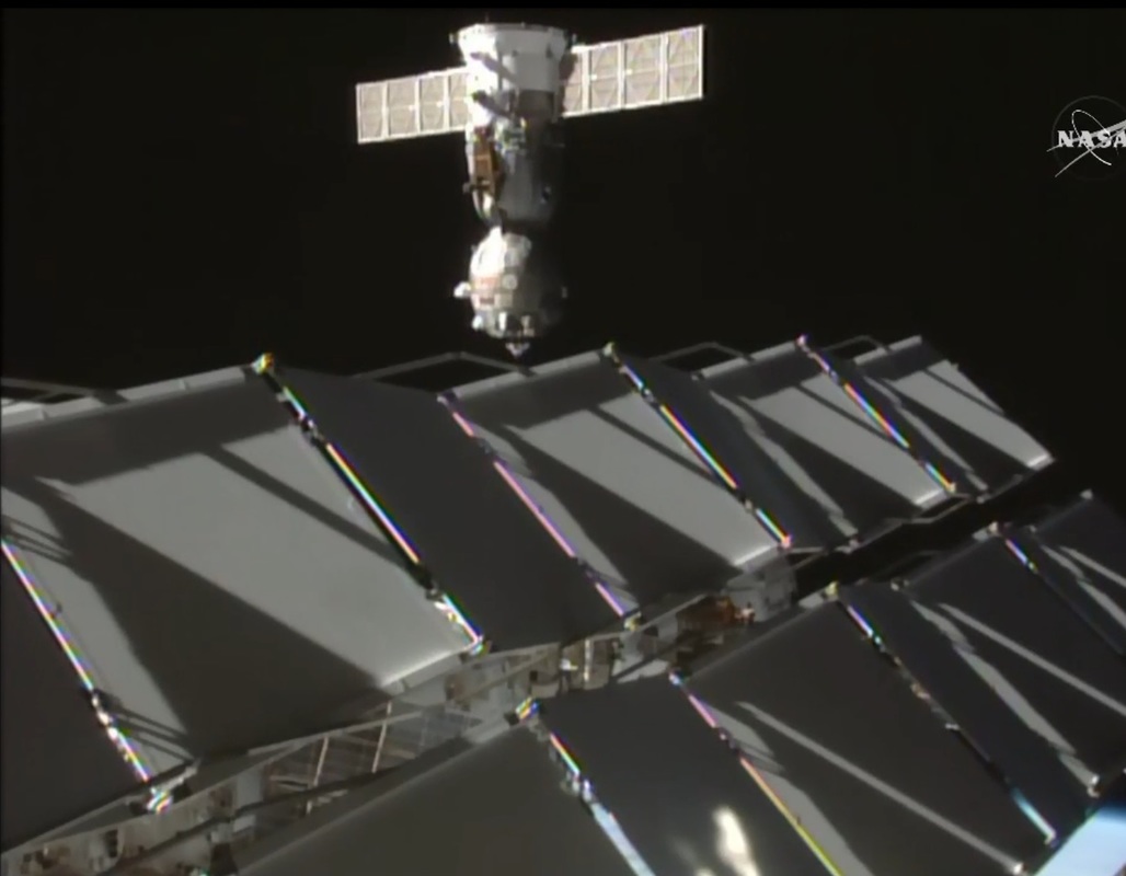 Séparation du Soyouz TMA-16M le 28/08/15 poru sa relocalisation du port Poisk vers le port Zvezda (source NASA TV)