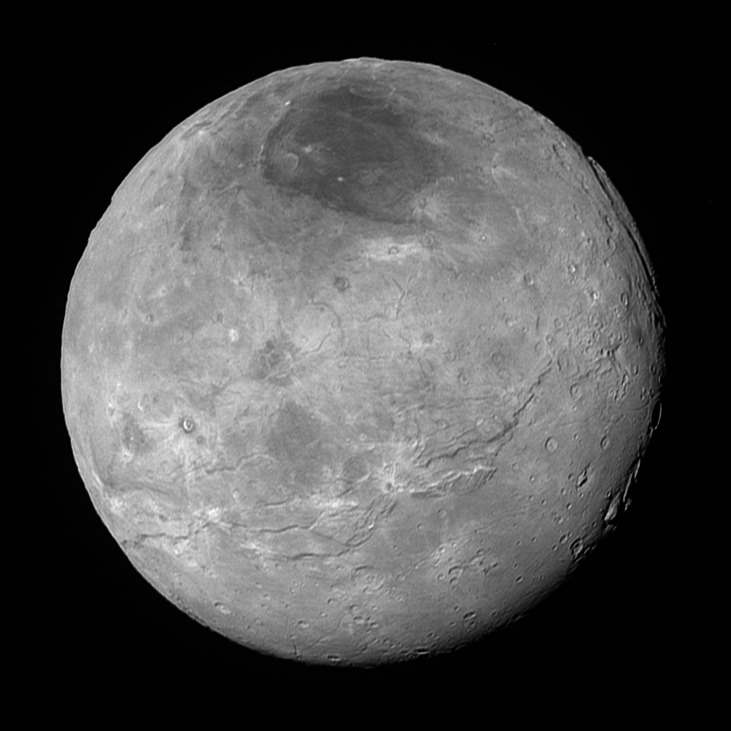 Cette image de Charon, la plus grande lune de Pluton, prise par la sonde New Horizons de la NASA 10 heures avant son survol de Pluton le 14 Juillet 2015, à une distance de 470 000 kilomètres, est une version de qualité beaucoup plus élevée que l'image dévoilée le 15 Juillet (Credit: NASA/Johns Hopkins University Applied Physics Laboratory/Southwest Research Institute)