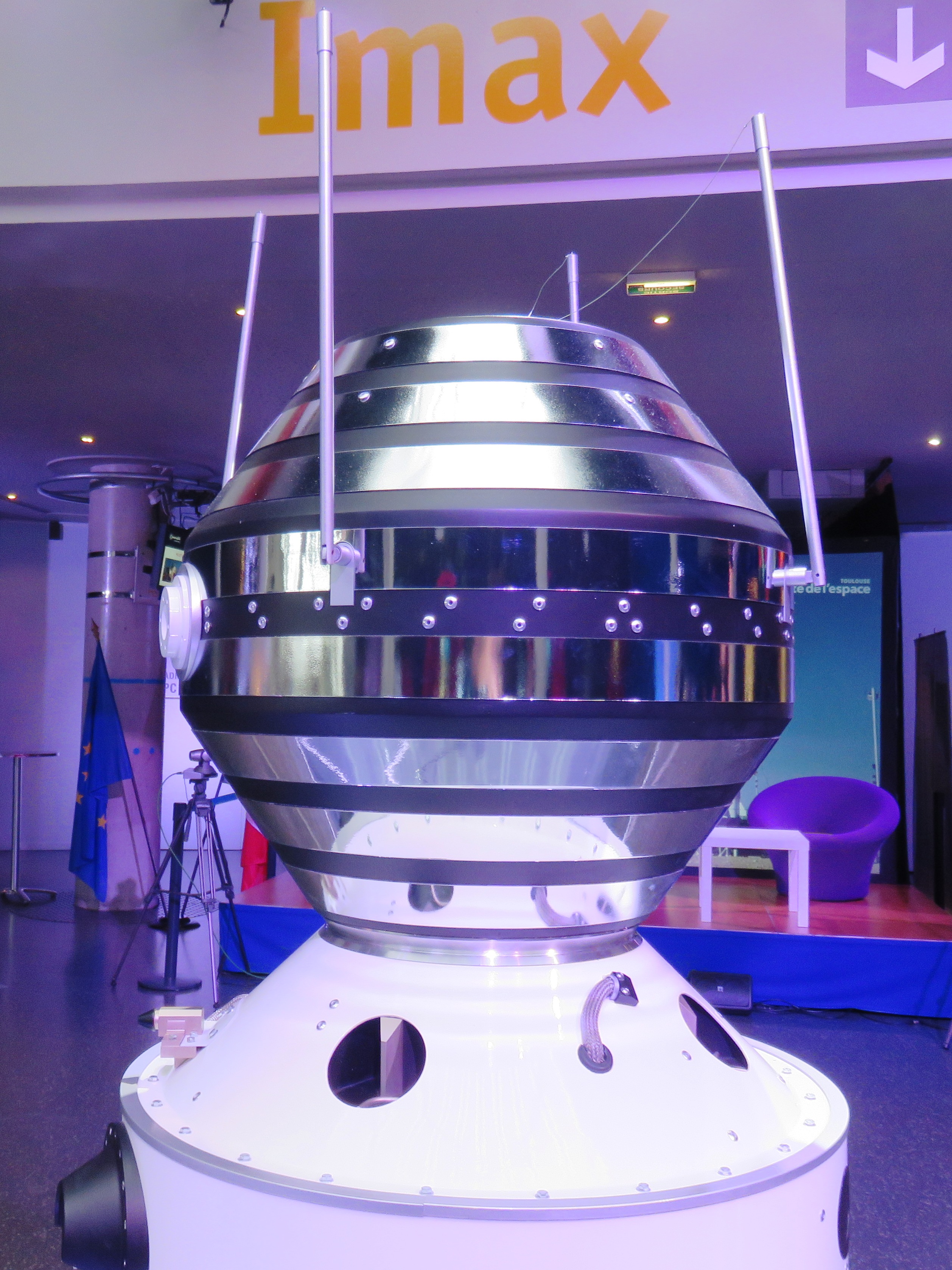 Maquette à l'échelle 1 du satellite Asterix de la Cité de l'espace à Toulouse