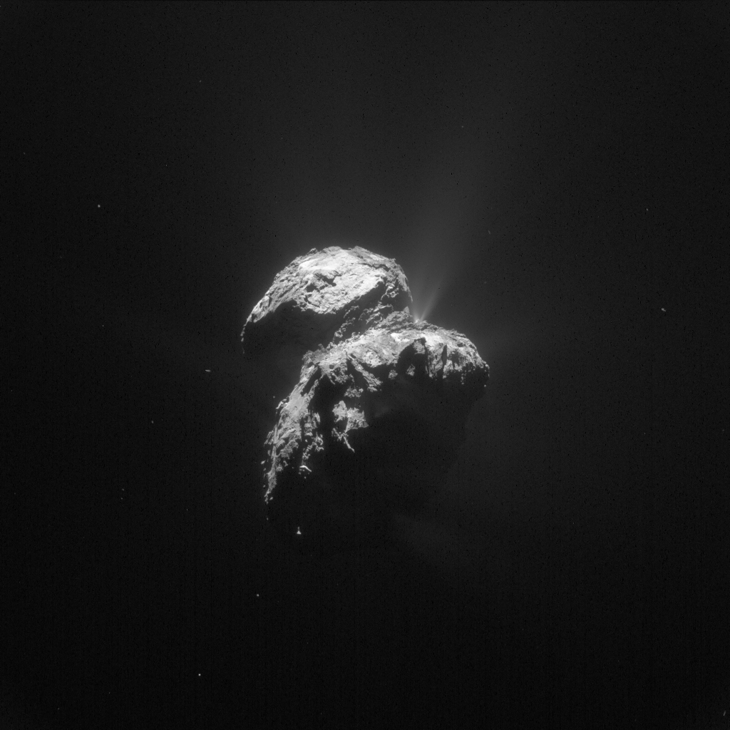 Image améliorée de la comète 67P prise le 22 Novembre 2015 par Rosetta à 127,7 km de distance. L'échelle est de 10,9 m / pixel et l'image mesure 11,1 km de long.(Crédits: ESA / Rosetta / NAVCAM - CC BY-SA 3.0 IGO)