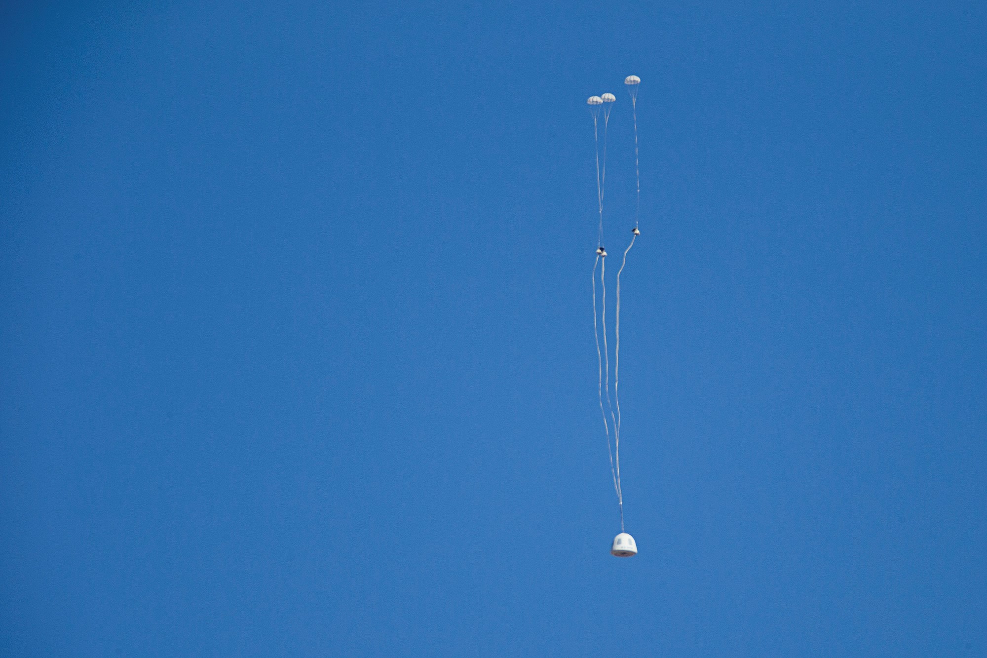 Le lanceur New Shepard de Blue Origin a décollé à nouveau le 22/01/16 et la capsule inhabitée a été larguée au-dessus de 100 km d'altitude (credit Blue Origin)